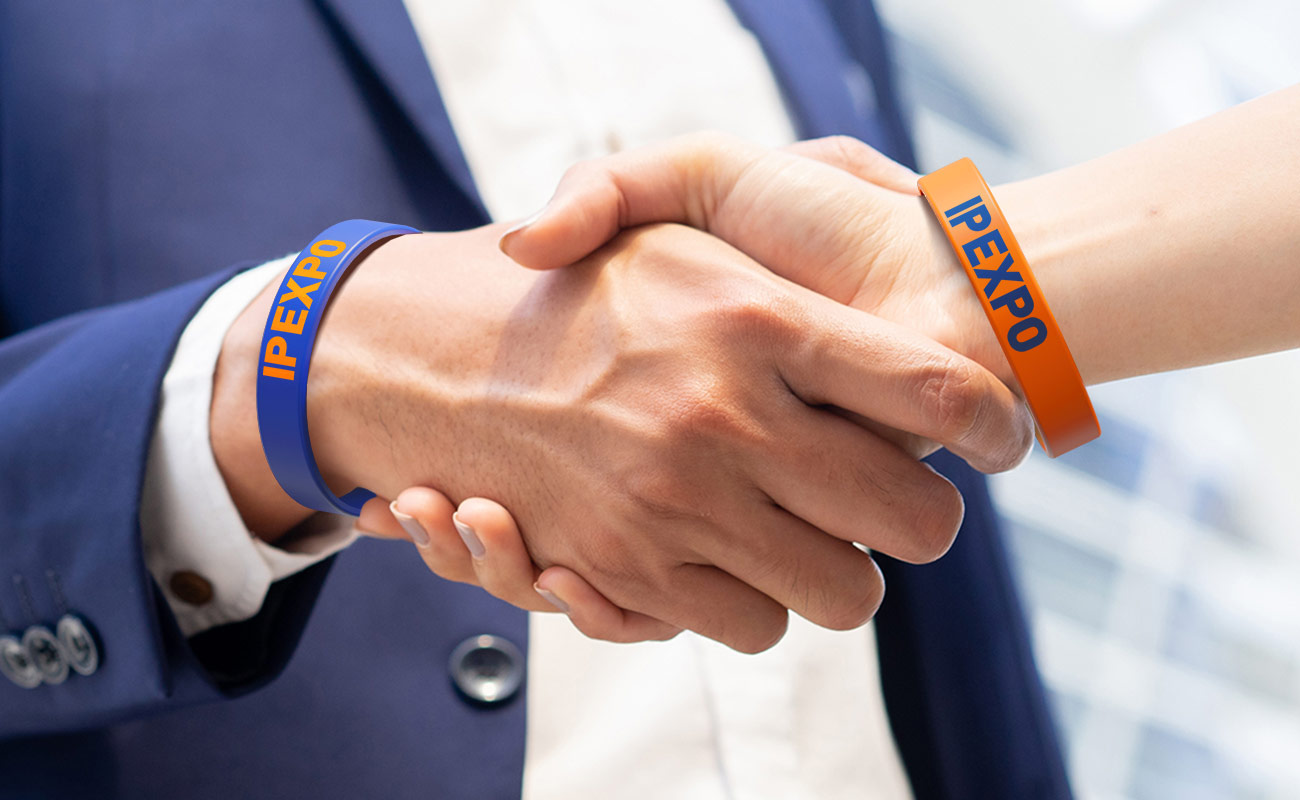 レヴォ - 特注シリコンリストバンド gallery thumbnail