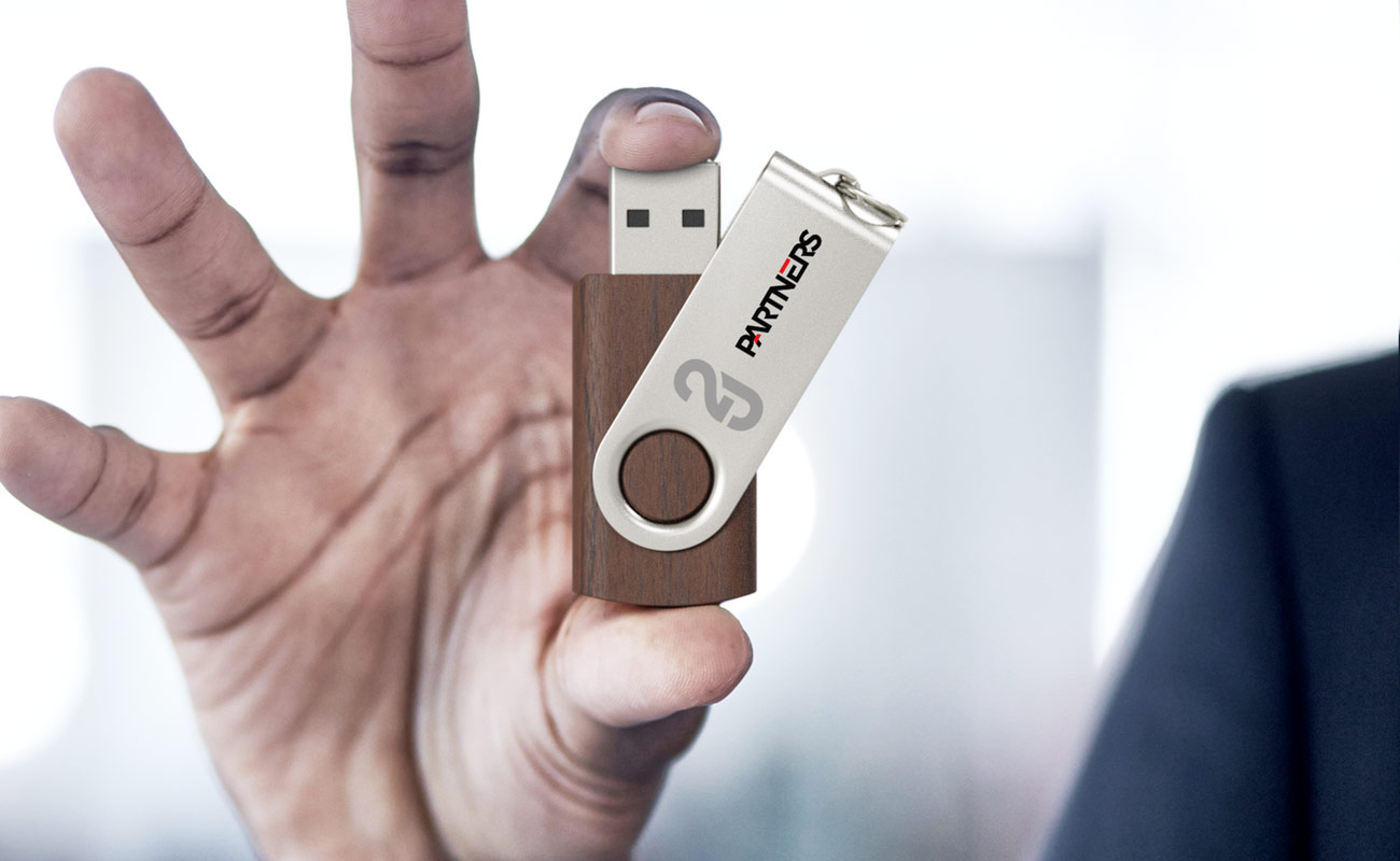 ツイスター・ウッド - 木製USB 名入れ gallery thumbnail